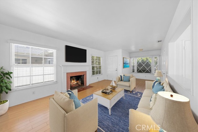 Detail Gallery Image 5 of 67 For 716 33rd St, Manhattan Beach,  CA 90266 - 4 Beds | 2 Baths