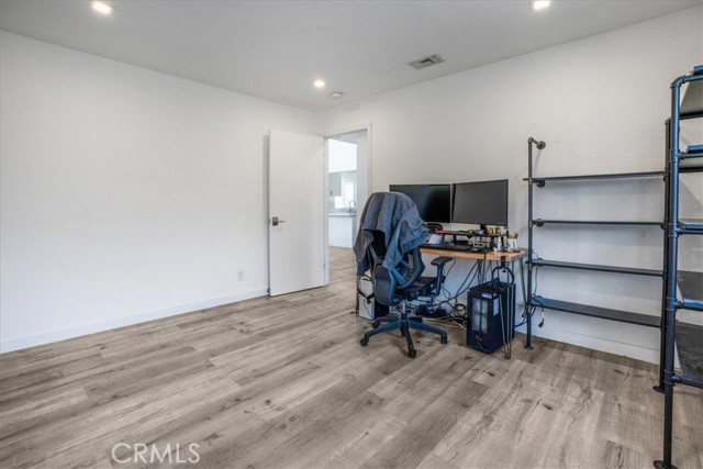 2481 S Bundy Drive, Los Angeles CA: https://media.crmls.org/medias/7eb0be76-d368-44cc-8dd2-a4a33825cd93.jpg