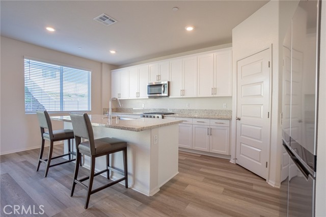 Detail Gallery Image 16 of 30 For 19536 Hanging Rock Rd., Lake Elsinore,  CA 92532 - 4 Beds | 3 Baths