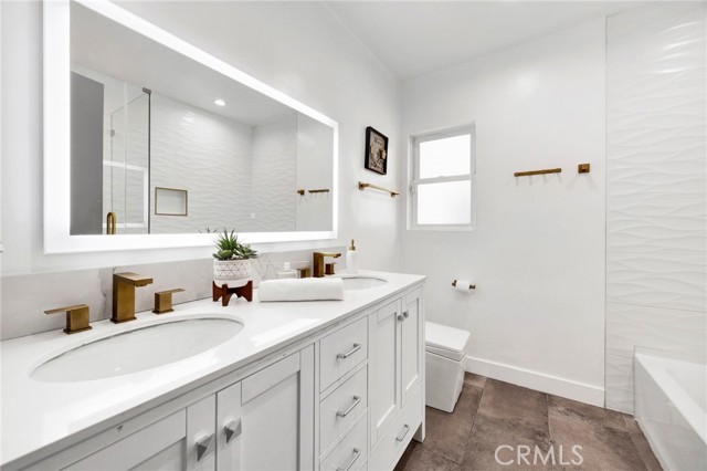 Detail Gallery Image 6 of 13 For 4912 Alonzo Ave, Encino,  CA 91316 - 5 Beds | 3/1 Baths