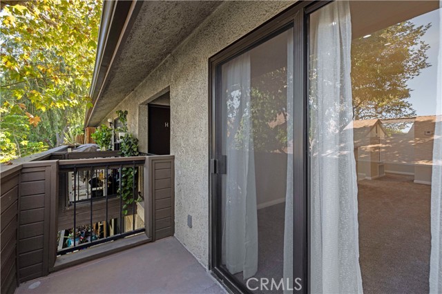 Detail Gallery Image 15 of 33 For 7300 Corbin Ave #G,  Reseda,  CA 91335 - 2 Beds | 2 Baths