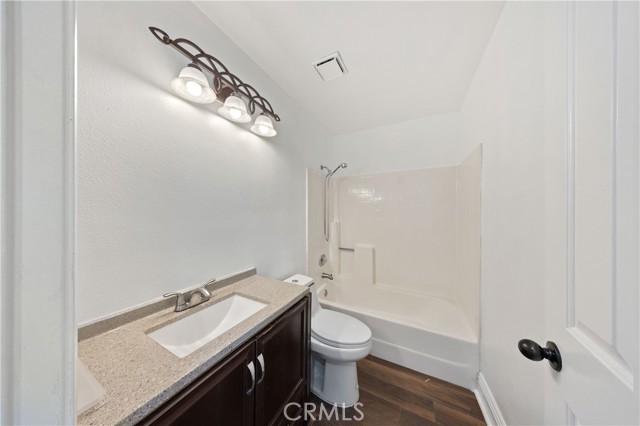 40132 White Leaf Lane, Murrieta CA: https://media.crmls.org/medias/7eb1e9fb-9aa8-436a-a363-147614ed6293.jpg