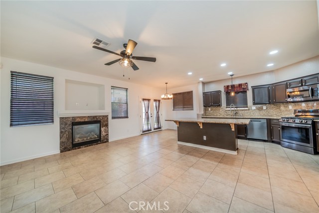 Detail Gallery Image 16 of 61 For 13621 Dellwood Ave, Victorville,  CA 92392 - 6 Beds | 3 Baths