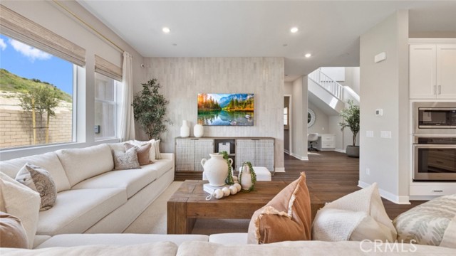 Detail Gallery Image 6 of 26 For 24517 via La Sombrilla, Valencia,  CA 91354 - 2 Beds | 2/1 Baths