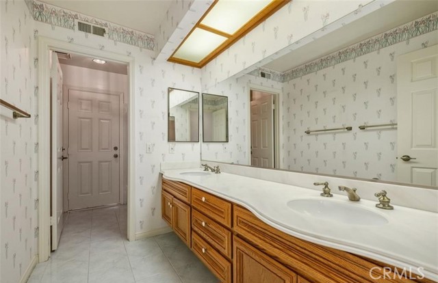 Detail Gallery Image 13 of 21 For 26052 Spur Branch, Laguna Hills,  CA 92653 - 4 Beds | 3 Baths