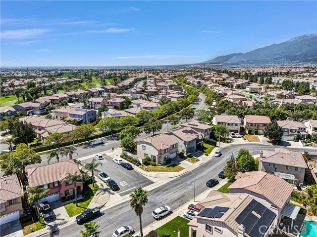 Detail Gallery Image 33 of 39 For 5762 Pine Valley, Fontana,  CA 92336 - 3 Beds | 2/1 Baths