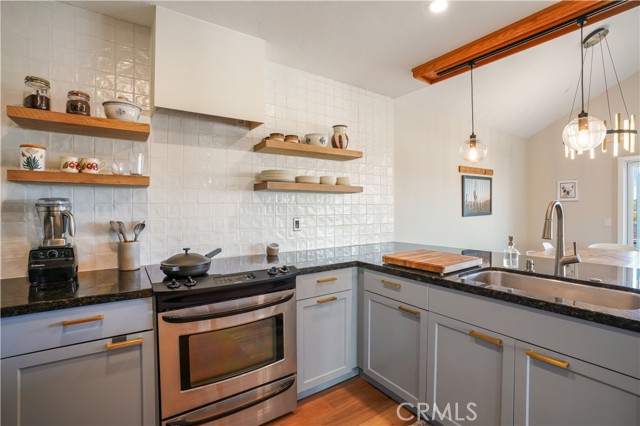 Detail Gallery Image 11 of 43 For 24035 Vista Corona, Dana Point,  CA 92629 - 3 Beds | 2 Baths