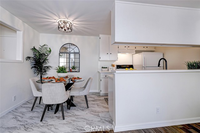 Detail Gallery Image 6 of 22 For 4727 W 147th St #220,  Lawndale,  CA 90260 - 2 Beds | 2 Baths