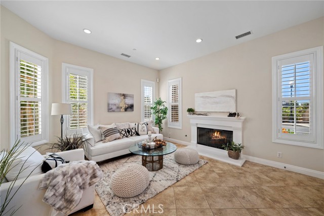 Detail Gallery Image 6 of 64 For 17272 Tidalridge Ln, Huntington Beach,  CA 92649 - 4 Beds | 2/1 Baths