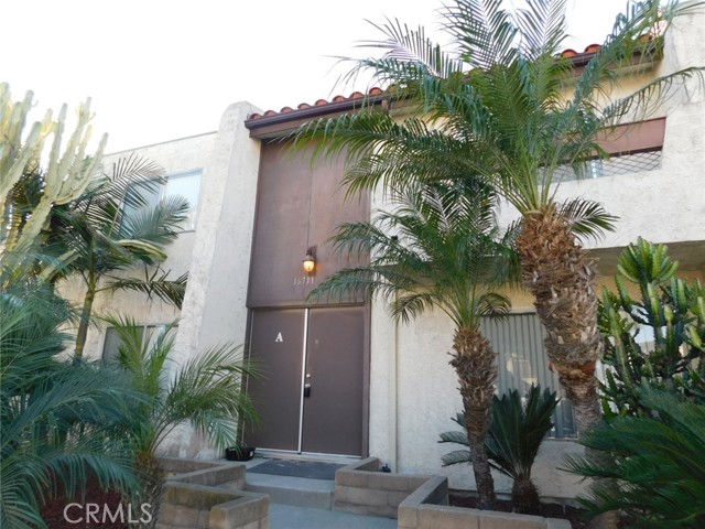 16711 Dolores Ln, Huntington Beach, CA 92649