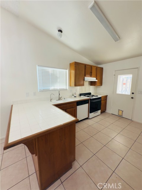 14164 Poplar Street, Hesperia CA: https://media.crmls.org/medias/7eb4fd48-1207-4105-b1fd-250f0f08b169.jpg
