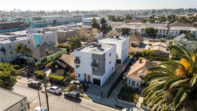 1805 S New England Street, Los Angeles CA: https://media.crmls.org/medias/7eb50f0e-a982-4192-b473-b5a151bbef6d.jpg