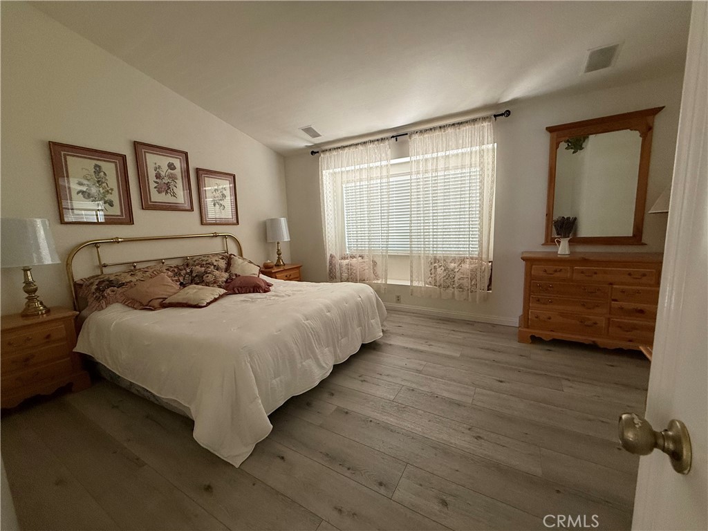 https://media.crmls.org/medias/7eb540d2-07ce-4590-9e6e-56eea6367e05.jpg?preset=X-Large