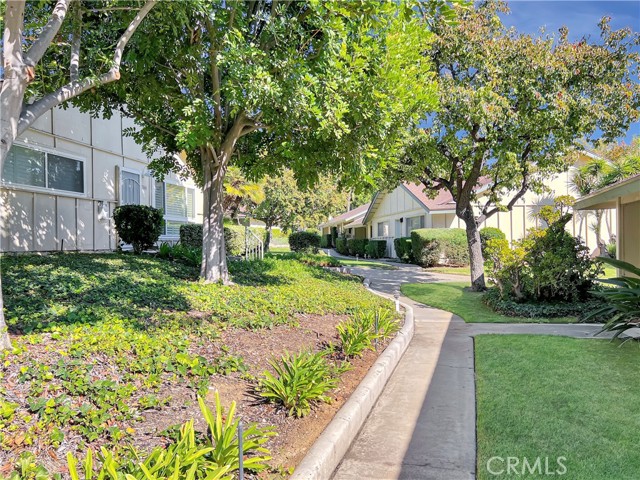 Detail Gallery Image 8 of 24 For 17851 Linda Dr #11,  Yorba Linda,  CA 92886 - 2 Beds | 2 Baths