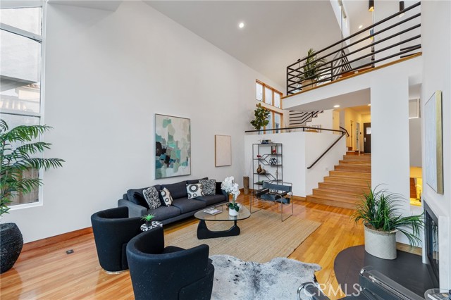 2704 Laurel Avenue, Manhattan Beach, California 90266, 4 Bedrooms Bedrooms, ,4 BathroomsBathrooms,Residential,Sold,Laurel,SB22216035