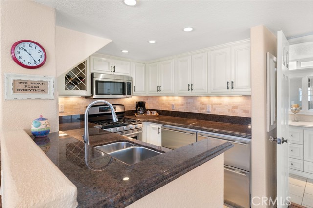 Detail Gallery Image 11 of 40 For 37 Cabrillo St, Newport Beach,  CA 92663 - 2 Beds | 2 Baths