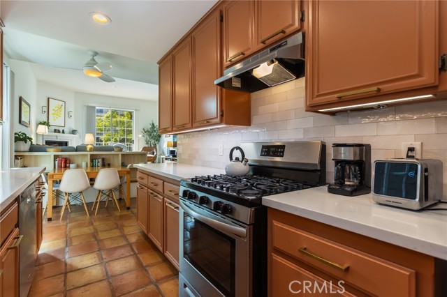 Detail Gallery Image 16 of 55 For 11445 Moorpark, Studio City,  CA 91602 - 2 Beds | 2/1 Baths