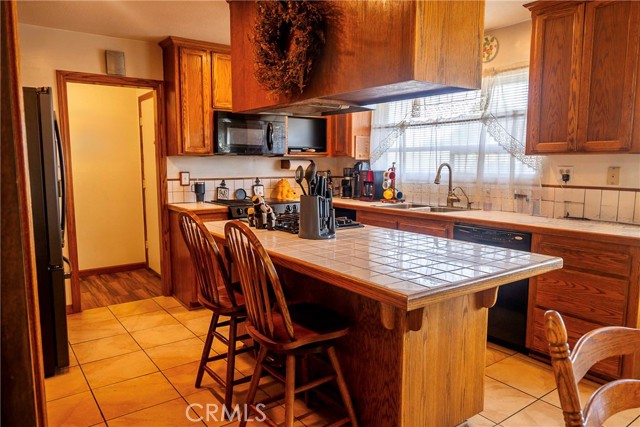 Detail Gallery Image 3 of 24 For 1208 Glines Ave, Santa Maria,  CA 93455 - 5 Beds | 2 Baths