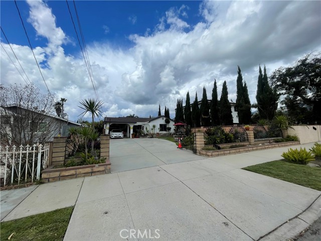 14743 Lakeside Street photo 3