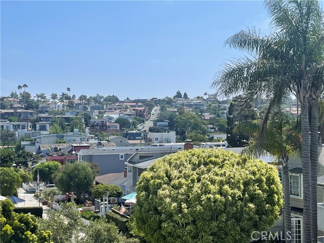 341 6th Street, Manhattan Beach, California 90266, 5 Bedrooms Bedrooms, ,2 BathroomsBathrooms,Residential,Sold,6th,SB23103768