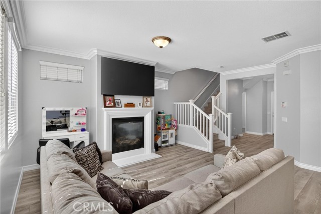 Detail Gallery Image 8 of 52 For 3686 W Scribner, Inglewood,  CA 90305 - 4 Beds | 3/1 Baths