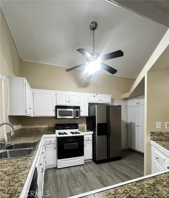 Detail Gallery Image 7 of 21 For 4620 Grandview, Palmdale,  CA 93551 - 3 Beds | 2 Baths
