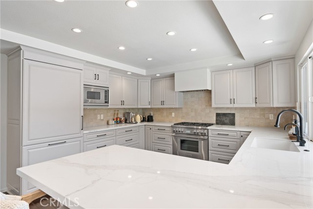 Detail Gallery Image 4 of 22 For 285 Sierks Street, Costa Mesa,  CA 92627 - 5 Beds | 3 Baths