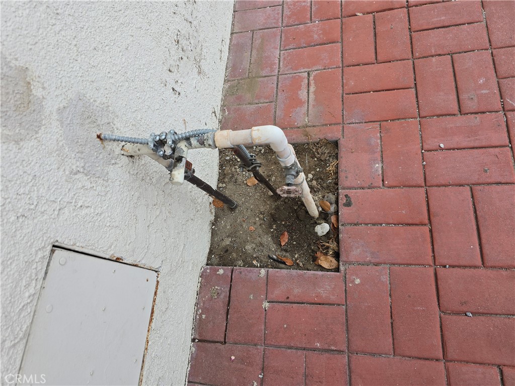 https://media.crmls.org/medias/7ebbd808-bb06-4982-95a8-e360a2cf403f.jpg?preset=X-Large