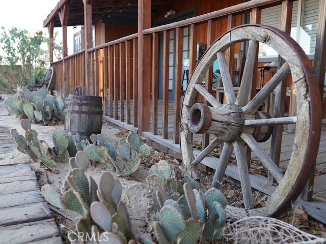1001 Gibralter Road, Landers CA: https://media.crmls.org/medias/7ebc7698-dadb-44f3-98ac-03bacd5d8ac6.jpg