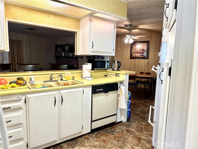 1315 E Marshall Boulevard, San Bernardino CA: https://media.crmls.org/medias/7ebd0ce9-0a39-4e02-81fa-4bc531c2fb5d.jpg