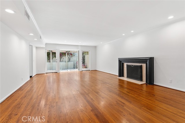 11053 Strathmore Drive, Westwood - Century City CA: https://media.crmls.org/medias/7ebd3f57-286c-4c0f-a8fd-a95433b9d8e0.jpg