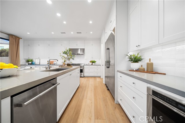 101 Lustro, Irvine CA: https://media.crmls.org/medias/7ebd45a9-1947-430d-aa0a-c833658732cb.jpg