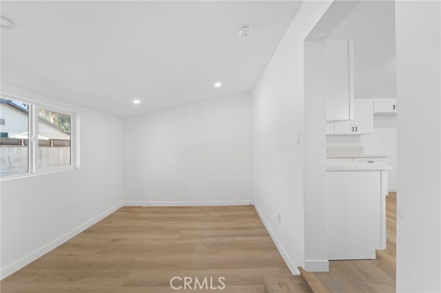 Detail Gallery Image 10 of 12 For 8510 Wilbur, Northridge,  CA 91324 - 2 Beds | 2 Baths