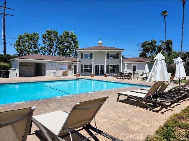 8195 Pawtucket Drive, Huntington Beach CA: https://media.crmls.org/medias/7ebdd991-589f-46db-b699-d73253458255.jpg