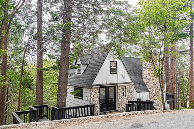 This home has Lake rights!!