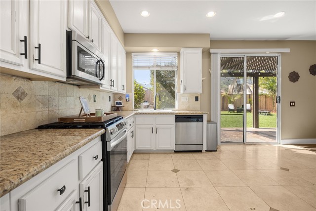 Detail Gallery Image 10 of 36 For 1832 Couples, Corona,  CA 92883 - 4 Beds | 2/1 Baths