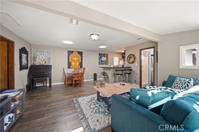Detail Gallery Image 1 of 10 For 1723 W Kenneth Rd, Glendale,  CA 91201 - 1 Beds | 1 Baths