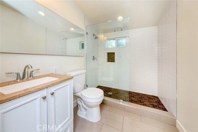 Detail Gallery Image 10 of 16 For 6251 Aura, Tarzana,  CA 91335 - 4 Beds | 3 Baths