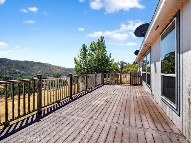 2564 Indian Hill Road, Clearlake Oaks CA: https://media.crmls.org/medias/7ebfdaf5-5ac5-428a-80d9-b41876575d3b.jpg