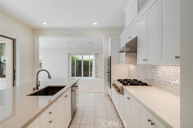 Detail Gallery Image 5 of 40 For 214 Parkwood, Irvine,  CA 92620 - 5 Beds | 5/1 Baths