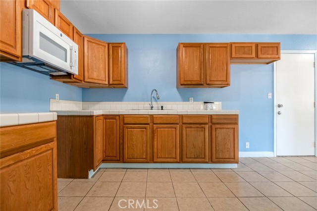 361 N B Street, Tulare CA: https://media.crmls.org/medias/7ec1bbf1-1154-4d85-8c8e-9579db5f8585.jpg