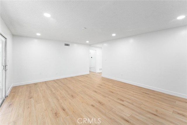 Image 11 of 26 For 8065 Ring Street