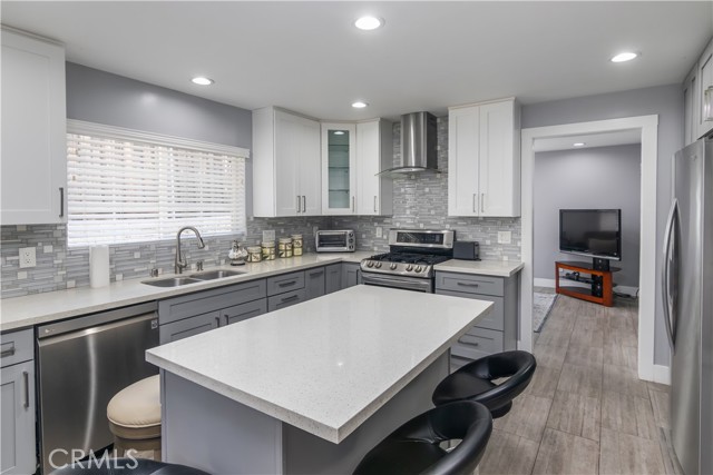 Detail Gallery Image 6 of 21 For 10233 Glory Ave, Tujunga,  CA 91042 - 3 Beds | 2 Baths