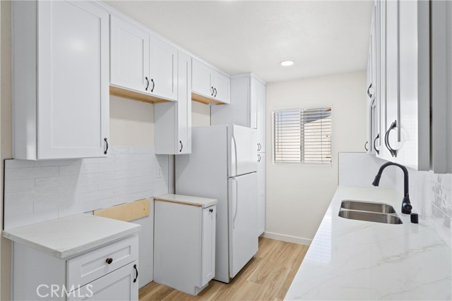 Detail Gallery Image 14 of 27 For 1382 via Santiago, Corona,  CA 92882 - 2 Beds | 1 Baths