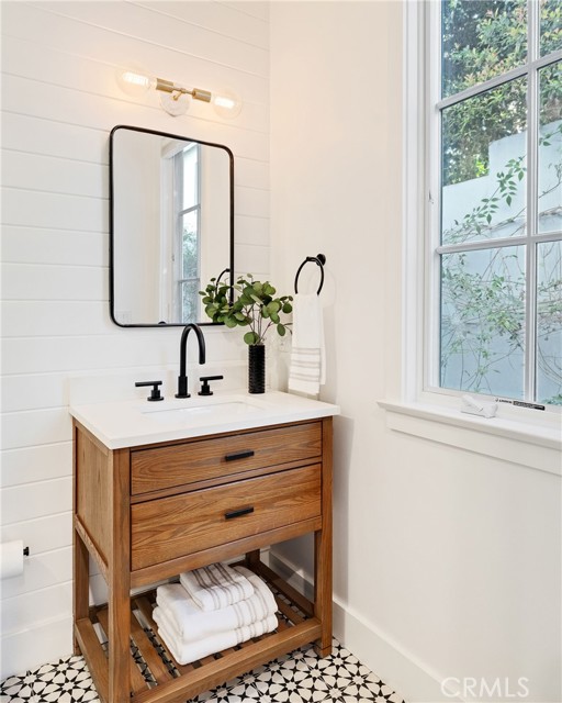 Detail Gallery Image 12 of 70 For 1450 6th St, Manhattan Beach,  CA 90266 - 6 Beds | 5/1 Baths