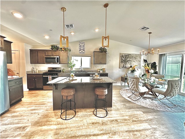 873 Canopy Lane, San Jacinto CA: https://media.crmls.org/medias/7ec3b107-915a-4f79-ab04-5c6c940edb58.jpg