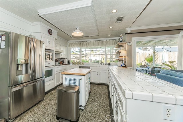 2468 Laverne, Clovis CA: https://media.crmls.org/medias/7ec5402a-2f77-44d3-a38e-a8ec34b60493.jpg