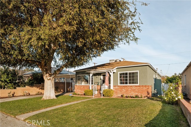 Detail Gallery Image 3 of 27 For 1640 N Lincoln St, Burbank,  CA 91506 - 4 Beds | 2 Baths