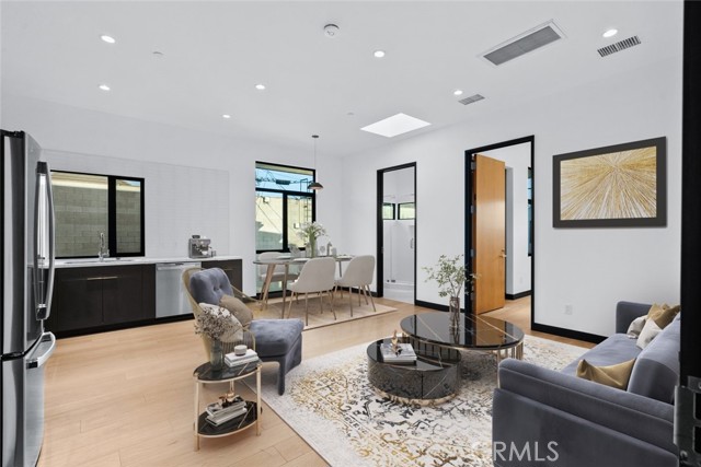 Detail Gallery Image 5 of 18 For 922 W Clark Ave #201,  Burbank,  CA 91506 - 1 Beds | 1 Baths