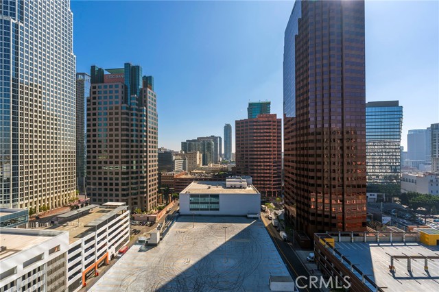 877 Francisco Street, Los Angeles CA: https://media.crmls.org/medias/7ec5e8ec-b148-4e2f-88a2-6a2667e6c699.jpg